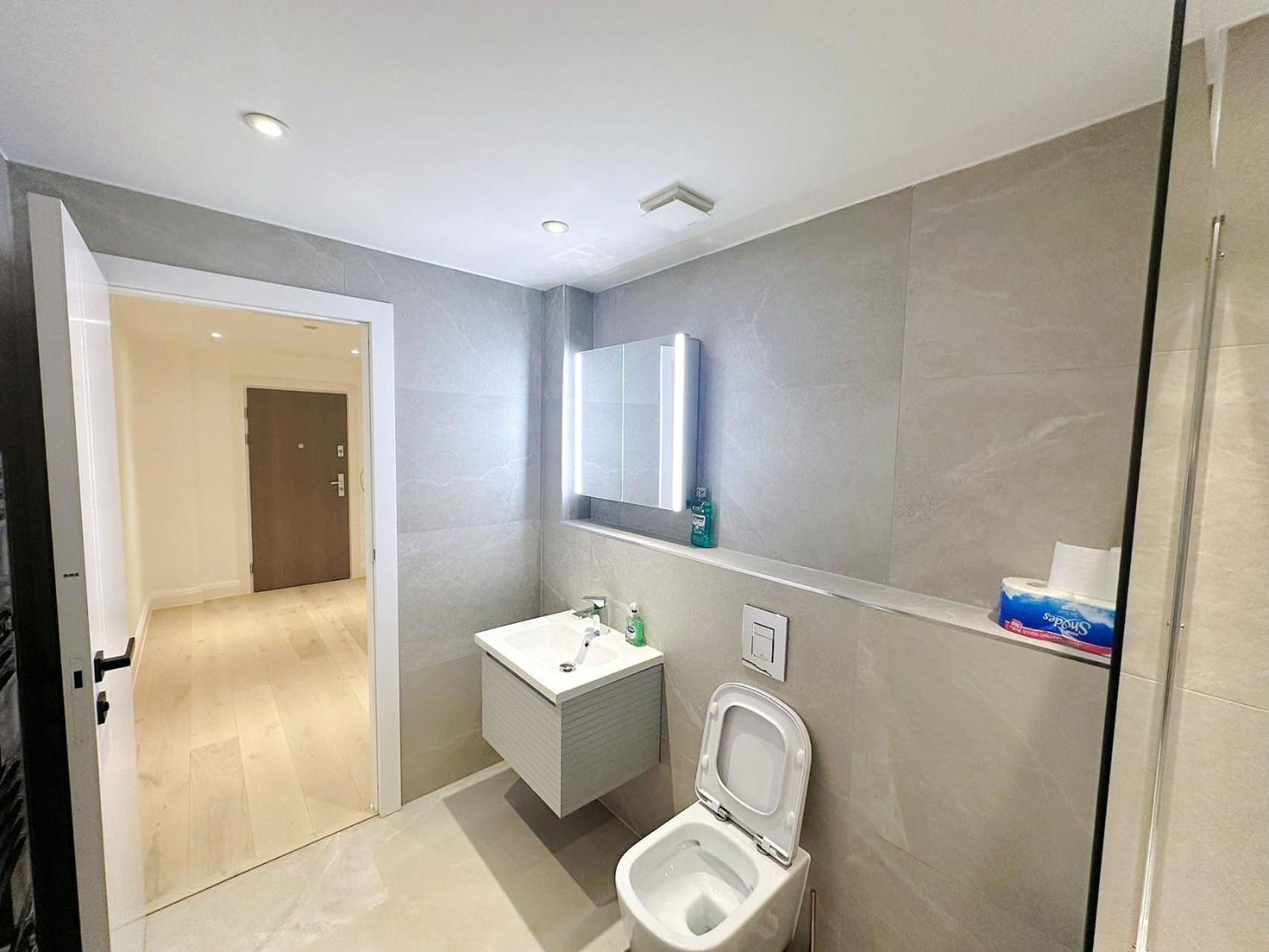 Luxury Modern Flat Near Center Apartment ลอนดอน ภายนอก รูปภาพ